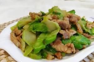 儿菜炒肉青椒炒肉下饭菜便是如此简略快手炒作下饭甘旨